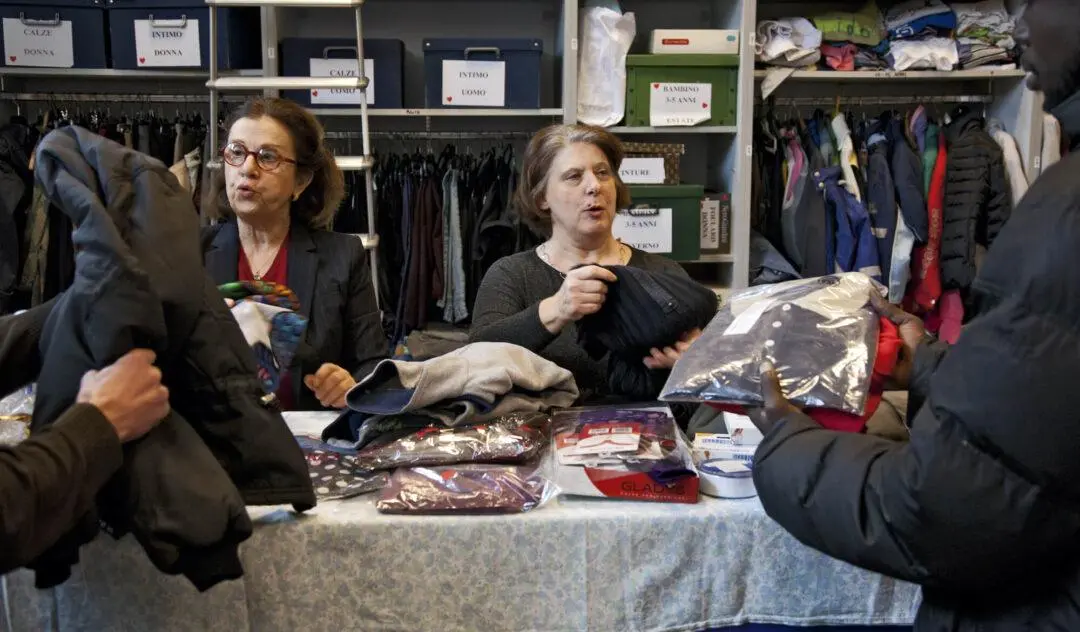 raccolta straordinaria indumenti comune di milano senza dimora guardaroba
